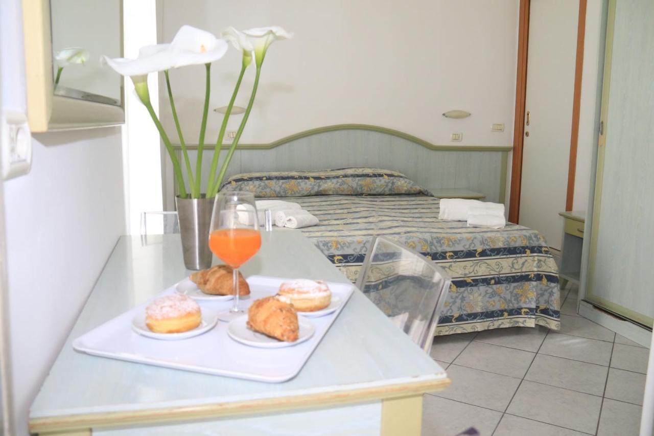 Hotel Ginevra E Residence カットーリカ エクステリア 写真
