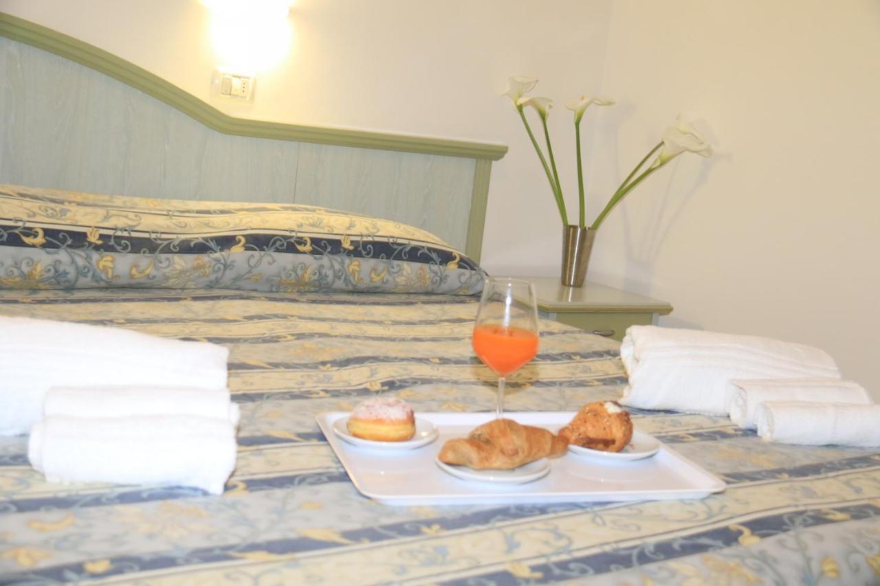Hotel Ginevra E Residence カットーリカ エクステリア 写真