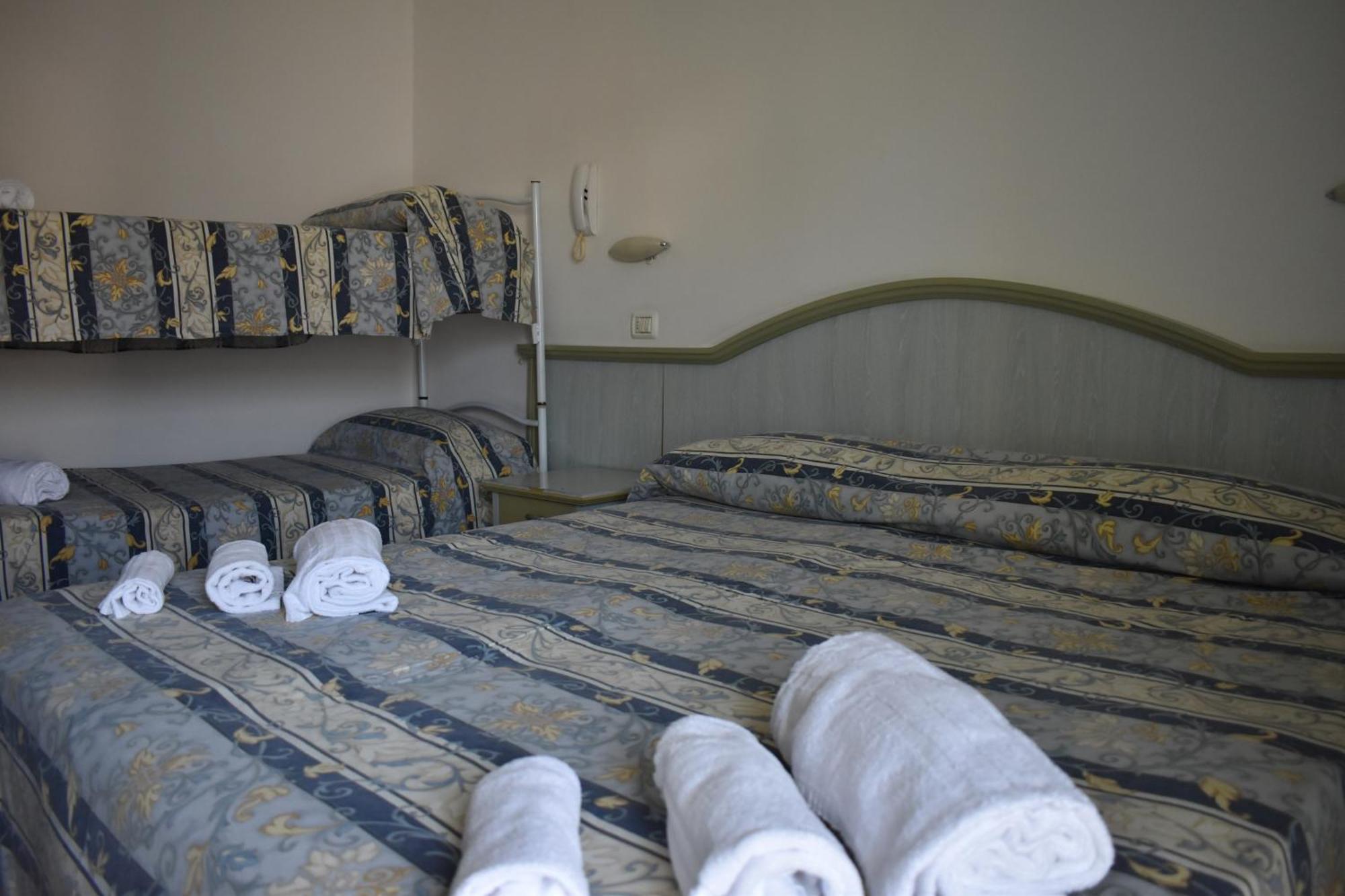 Hotel Ginevra E Residence カットーリカ エクステリア 写真