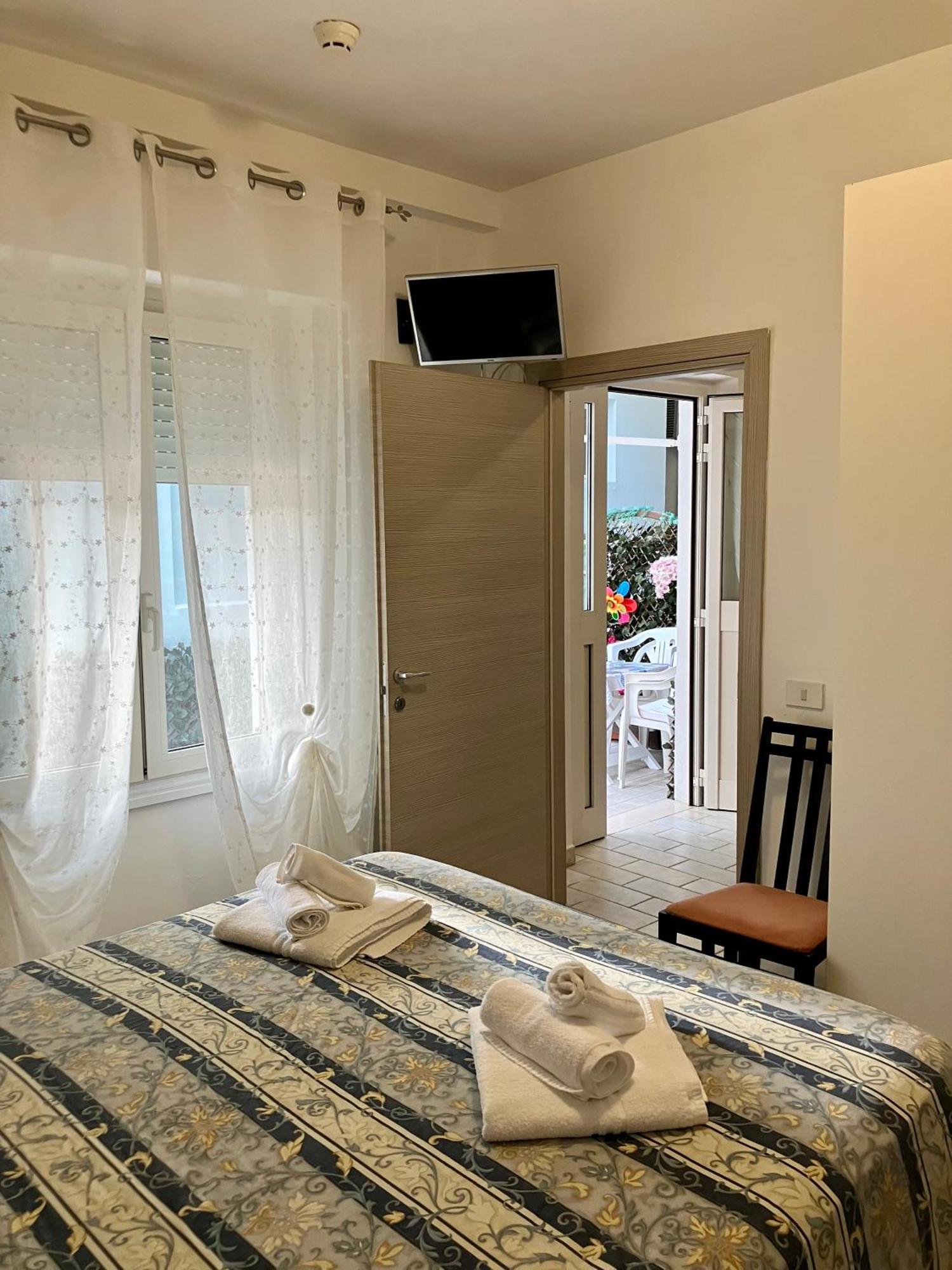 Hotel Ginevra E Residence カットーリカ エクステリア 写真
