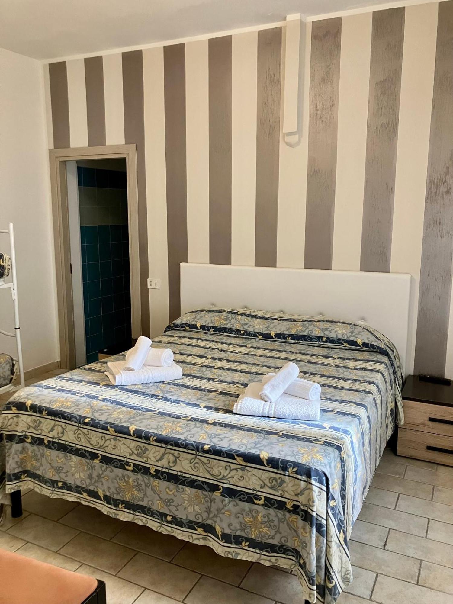 Hotel Ginevra E Residence カットーリカ エクステリア 写真
